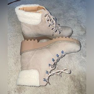 Universal Thread Tan and Sherpa Wjnter Boots! NWOT!